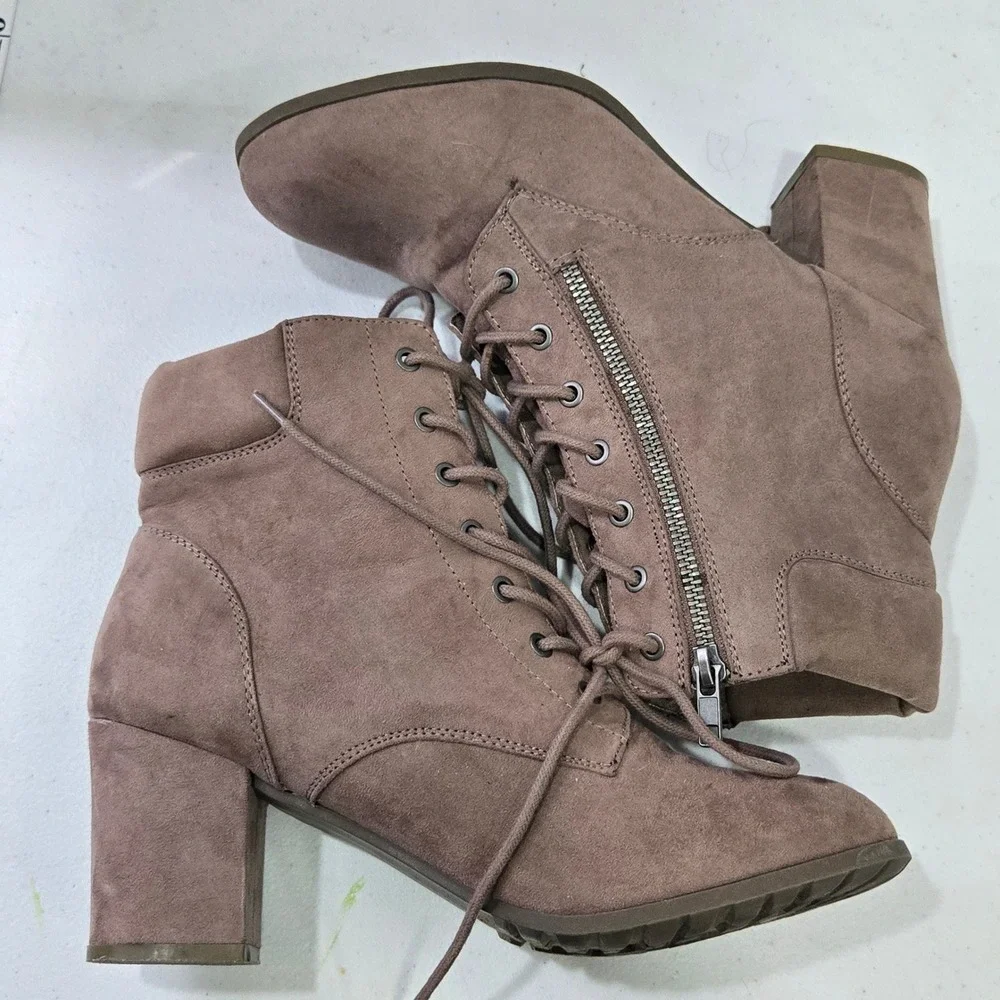 Madden Girl Taupe Faux Suede Lace Up Ankle Boots Block Heel Size 10M TELL02J1